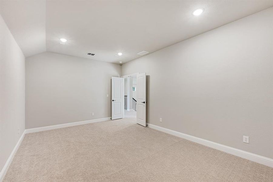 Spacious, unfurnished interior of a new home in Triple Diamond Ranch, Mansfield (Image 24).