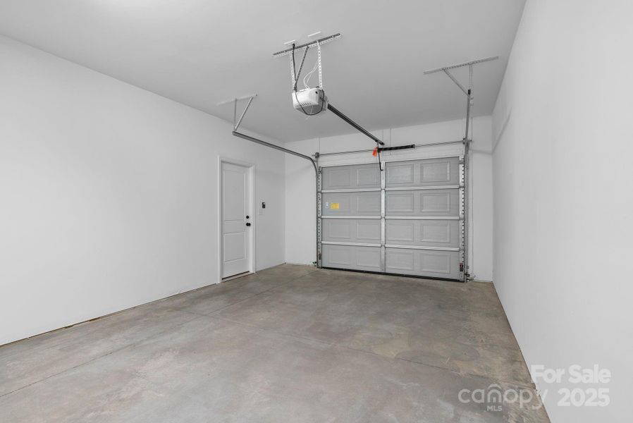 Spacious, unfurnished interior of a new home in , Asheville (Image 25).