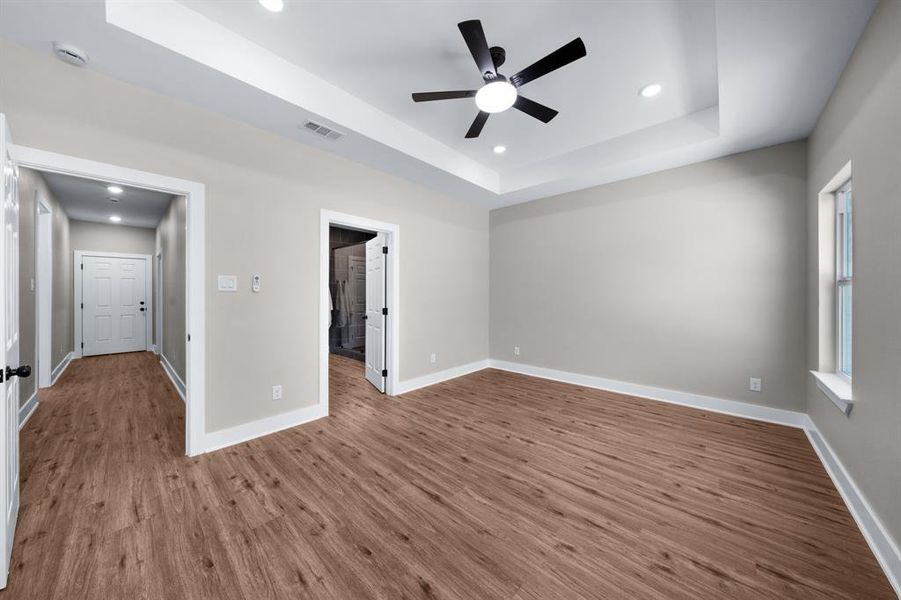 Spacious, unfurnished interior of a new home in , Sulphur Springs (Image 25).