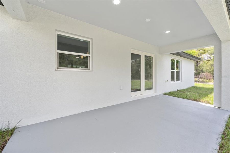 Exterior details and patio area of a home in , Ocklawaha (Image 24).