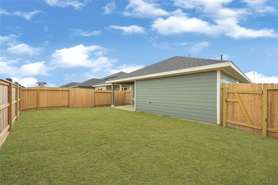 Exterior details and patio area of a home in Holly Ridge, Rosenberg (Image 18).