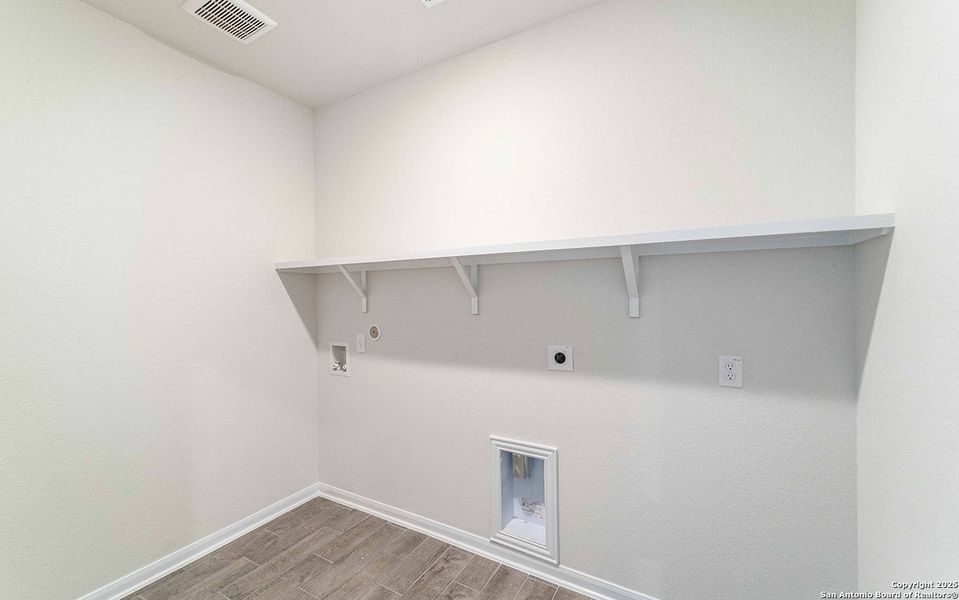 Spacious, unfurnished interior of a new home in Mesa Vista, Von Ormy (Image 8). Spacious, unfurnished interior of a new home in Mesa Vista, Von Ormy (Image 8).