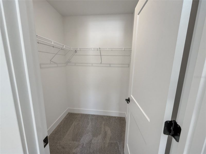 Spacious, unfurnished interior of a new home in Arbor Park, Leesburg (Image 15).