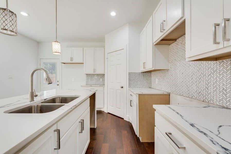 Furnished interior view inside a new home in , Dallas (Image 8).