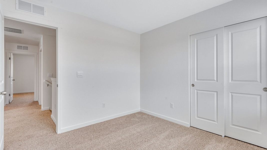 Spacious, unfurnished interior of a new home in Ellston Park, Colorado Springs (Image 24).