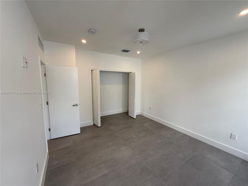 Spacious, unfurnished interior of a new home in , Miami (Image 15).