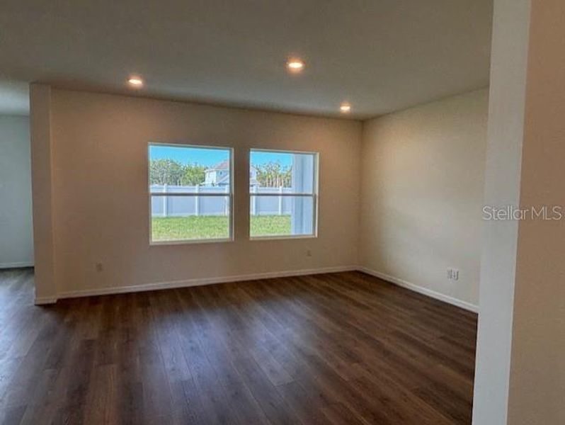 Spacious, unfurnished interior of a new home in Eastlyn, Bradenton (Image 6).