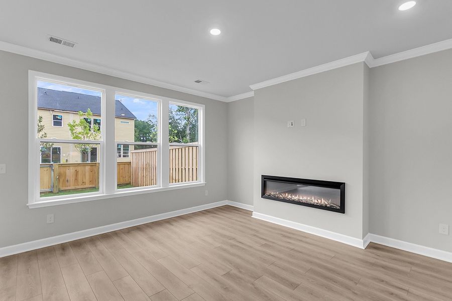 Spacious, unfurnished interior of a new home in Pineland Preserve, Summerville (Image 20).