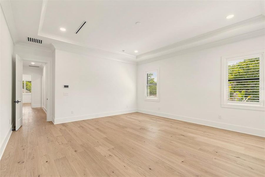 Spacious, unfurnished interior of a new home in , Tampa (Image 78).