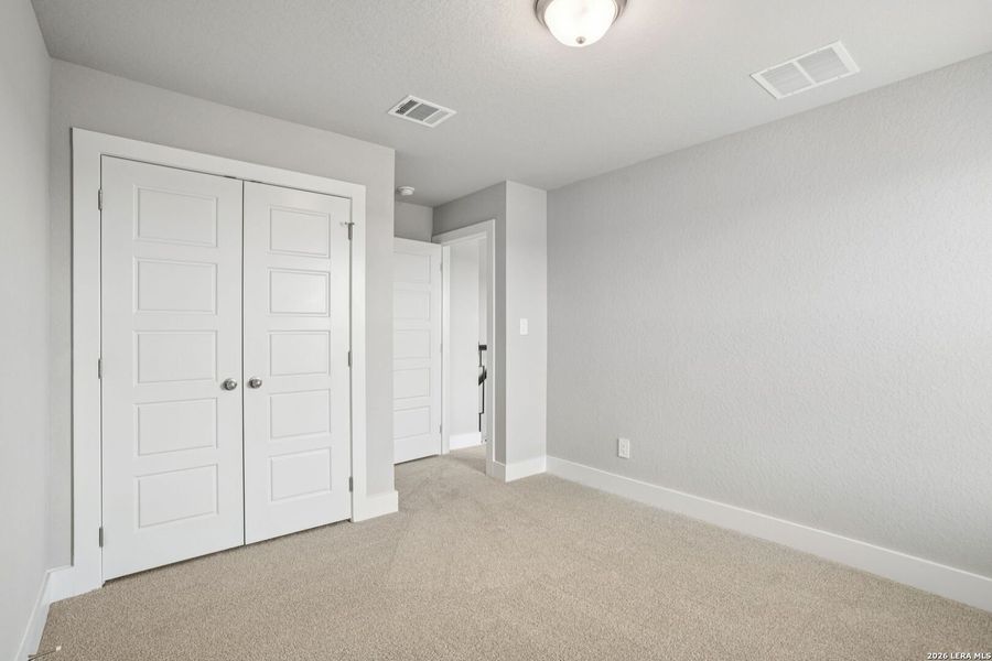 Spacious, unfurnished interior of a new home in Lark Canyon, New Braunfels (Image 19).