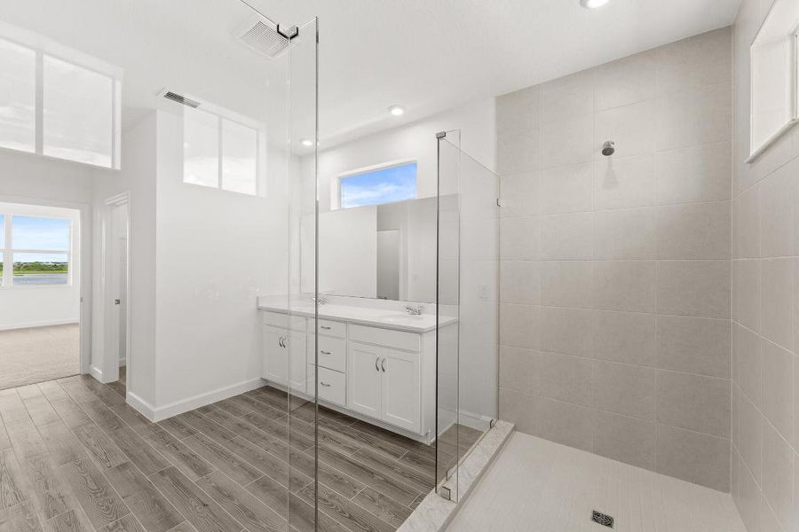 US_SEF_GRAHAM_LOT 86_OWNERS BATH