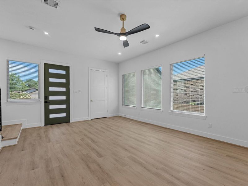 Spacious, unfurnished interior of a new home in , Houston (Image 29).