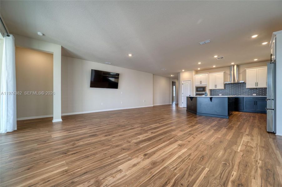 Spacious, unfurnished interior of a new home in , Clermont (Image 42).