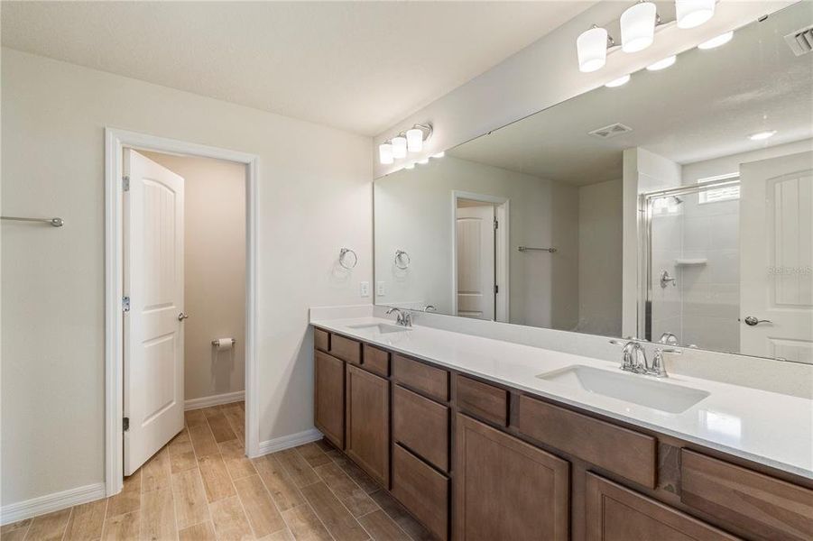 Furnished interior view inside a new home in , Orlando (Image 14).
