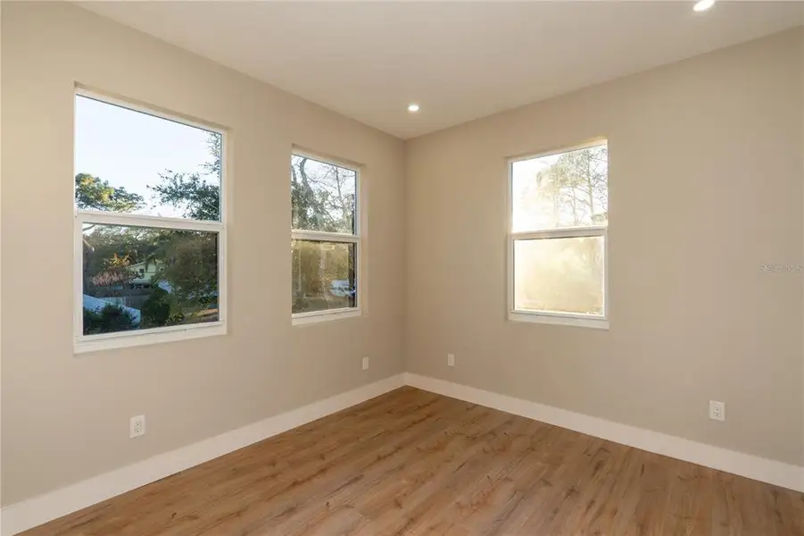 Spacious, unfurnished interior of a new home in , Tampa (Image 29).