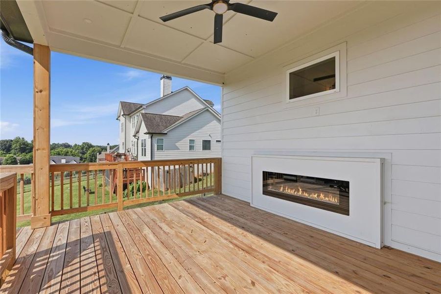 Exterior details and patio area of a home in , Clermont (Image 4).