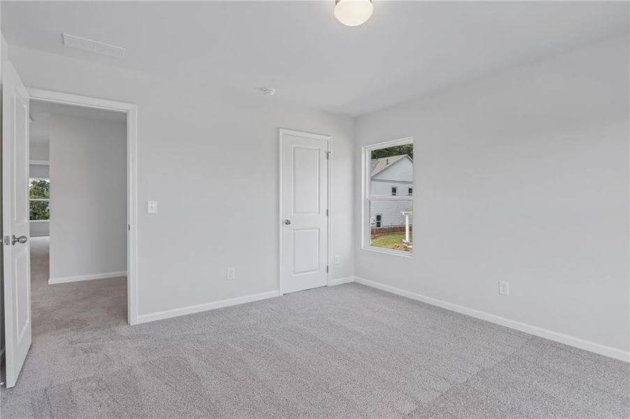 Spacious, unfurnished interior of a new home in Magnolia Trace, Flowery Branch (Image 8).