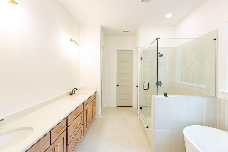 Furnished interior view inside a new home in , Gainesville (Image 11).