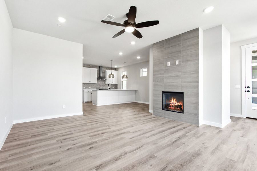 Spacious, unfurnished interior of a new home in Ten Mile Creek, Celina (Image 17).