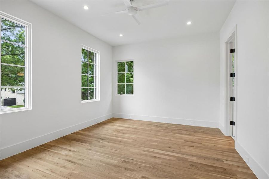 Spacious, unfurnished interior of a new home in , Dallas (Image 23).