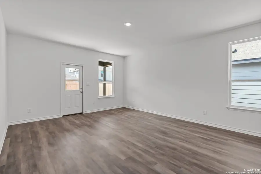 Spacious, unfurnished interior of a new home in The Overlook at Creekside, New Braunfels (Image 15).