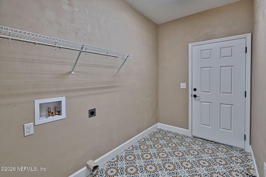 Spacious, unfurnished interior of a new home in , Keystone Heights (Image 9).