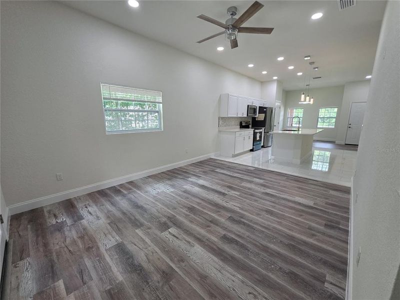 Spacious, unfurnished interior of a new home in , Gainesville (Image 8).