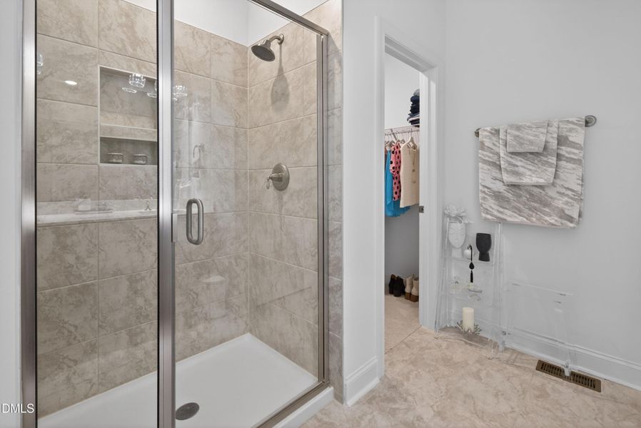 026-property-primary-bathroom