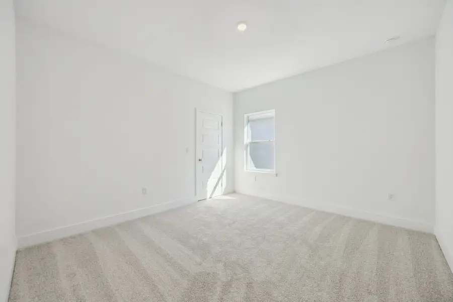 Spacious, unfurnished interior of a new home in Northlake at Ovation, Winter Garden (Image 34).