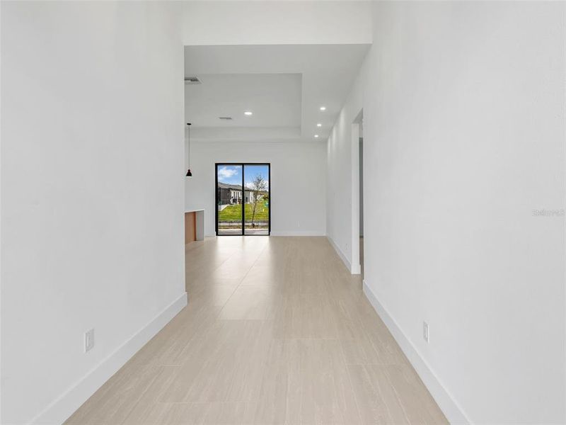 Spacious, unfurnished interior of a new home in , Cape Coral (Image 32).