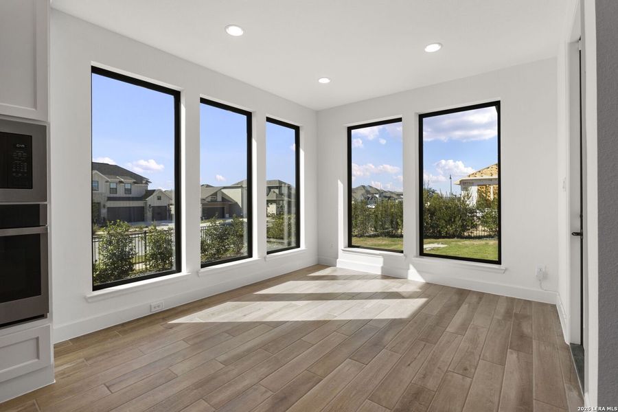Spacious, unfurnished interior of a new home in Esperanza, Boerne (Image 46).
