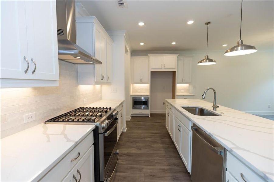 Gourmet kitchen has quartz counters and stainless appliances. *Pictures are for illustration purposes only, not the actual home since it is under construction.*