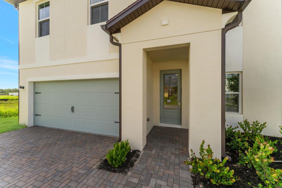 Furnished interior view inside a new home in , Fort Pierce (Image 7).