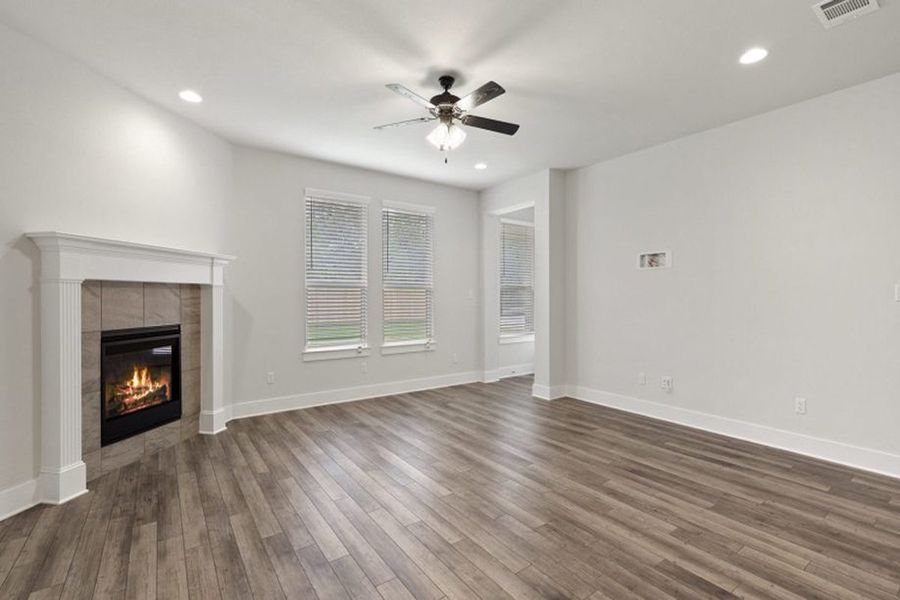 Representative unfurnished interior of a home built from the Greenbriar by Pacesetter Homes in Orchard Ridge, Liberty Hill (Image 37). Representative unfurnished interior of a home built from the Greenbriar by Pacesetter Homes in Orchard Ridge, Liberty Hill (Image 37).