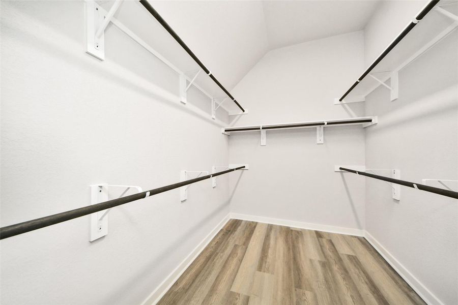 Spacious, unfurnished interior of a new home in Elm Estates, Angleton (Image 36).