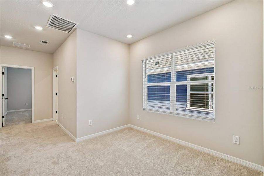 Spacious, unfurnished interior of a new home in , Orlando (Image 11).