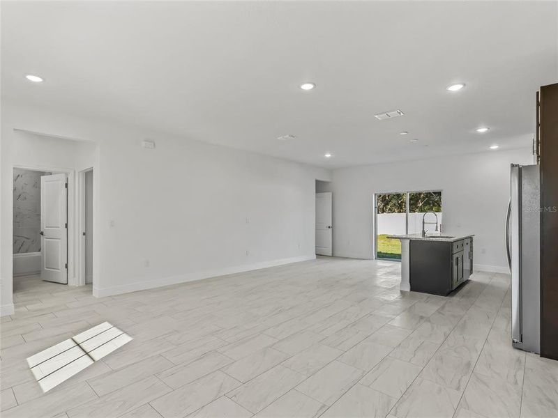 Spacious, unfurnished interior of a new home in , Ocala (Image 21).