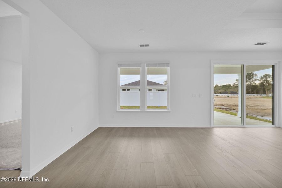 Spacious, unfurnished interior of a new home in Murray Farms, Middleburg (Image 14).