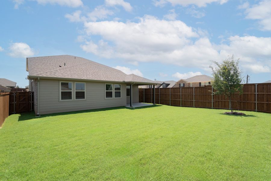 Exterior details and patio area of a home in Chalk Hill, Celina (Image 2).