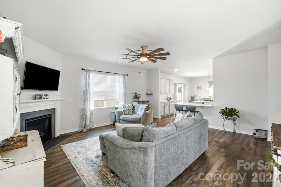 Comfortable, open, and perfect for relaxing after a busy day. Comfortable, open, and perfect for relaxing after a busy day.