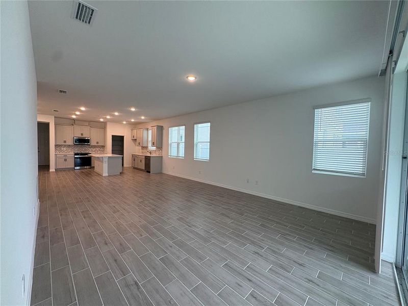 Spacious, unfurnished interior of a new home in Brack Ranch, St. Cloud (Image 18).
