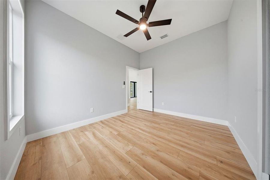 Spacious, unfurnished interior of a new home in , Punta Gorda (Image 27).