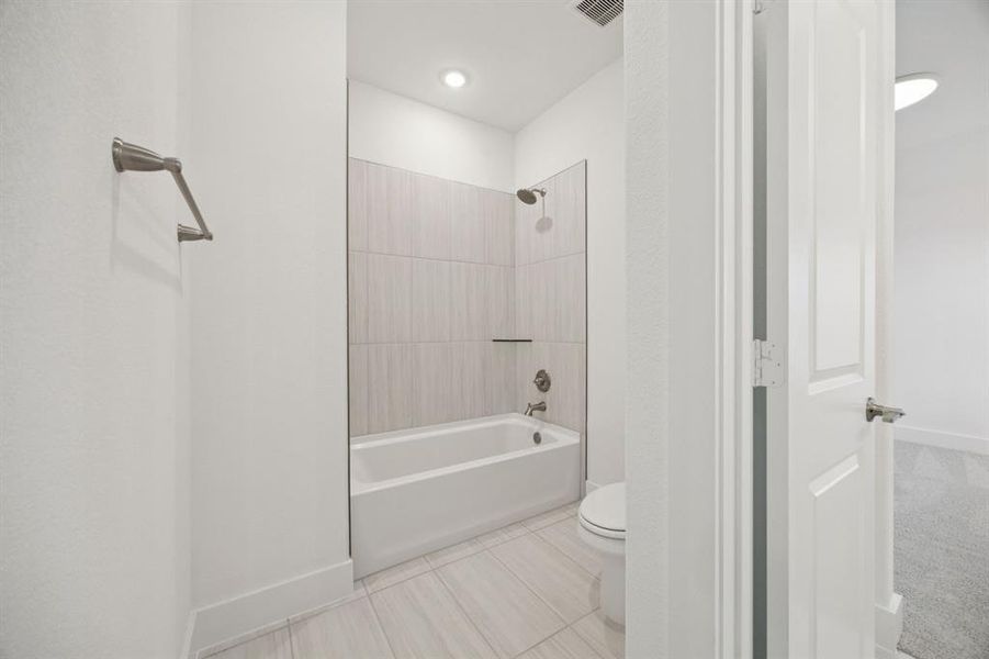 Spacious, unfurnished interior of a new home in Painted Tree Lakeside, McKinney (Image 23). Spacious, unfurnished interior of a new home in Painted Tree Lakeside, McKinney (Image 23).