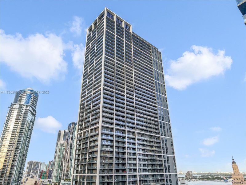 Condo located in Miami, FL showcasing its design and architecture (Image 29).