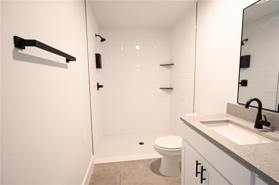 Furnished interior view inside a new home in , Dunnellon (Image 6).