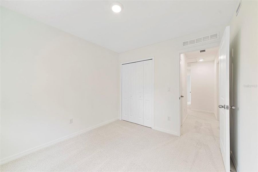 Spacious, unfurnished interior of a new home in Towns at Greenleaf, Oviedo (Image 13).