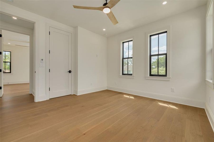 Spacious, unfurnished interior of a new home in , St. Petersburg (Image 42).