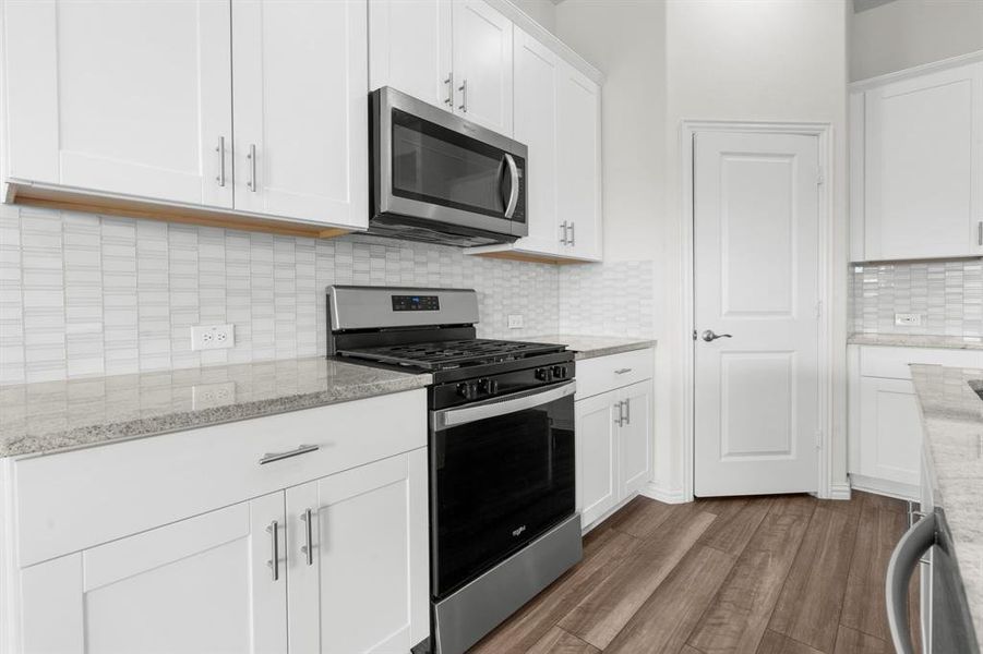 Furnished interior view inside a new home in Cibolo Hills, Fort Worth (Image 7). Furnished interior view inside a new home in Cibolo Hills, Fort Worth (Image 7).