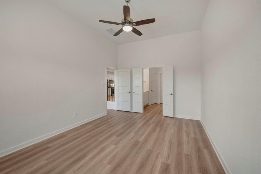 Spacious, unfurnished interior of a new home in Wildrye, Waller (Image 35).