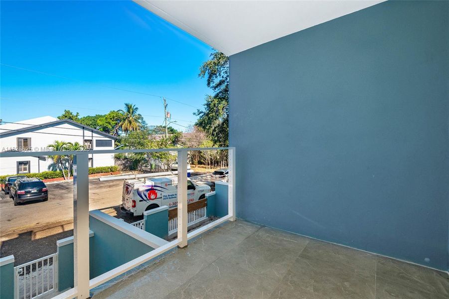 Exterior details and patio area of a home in , Fort Lauderdale (Image 3).